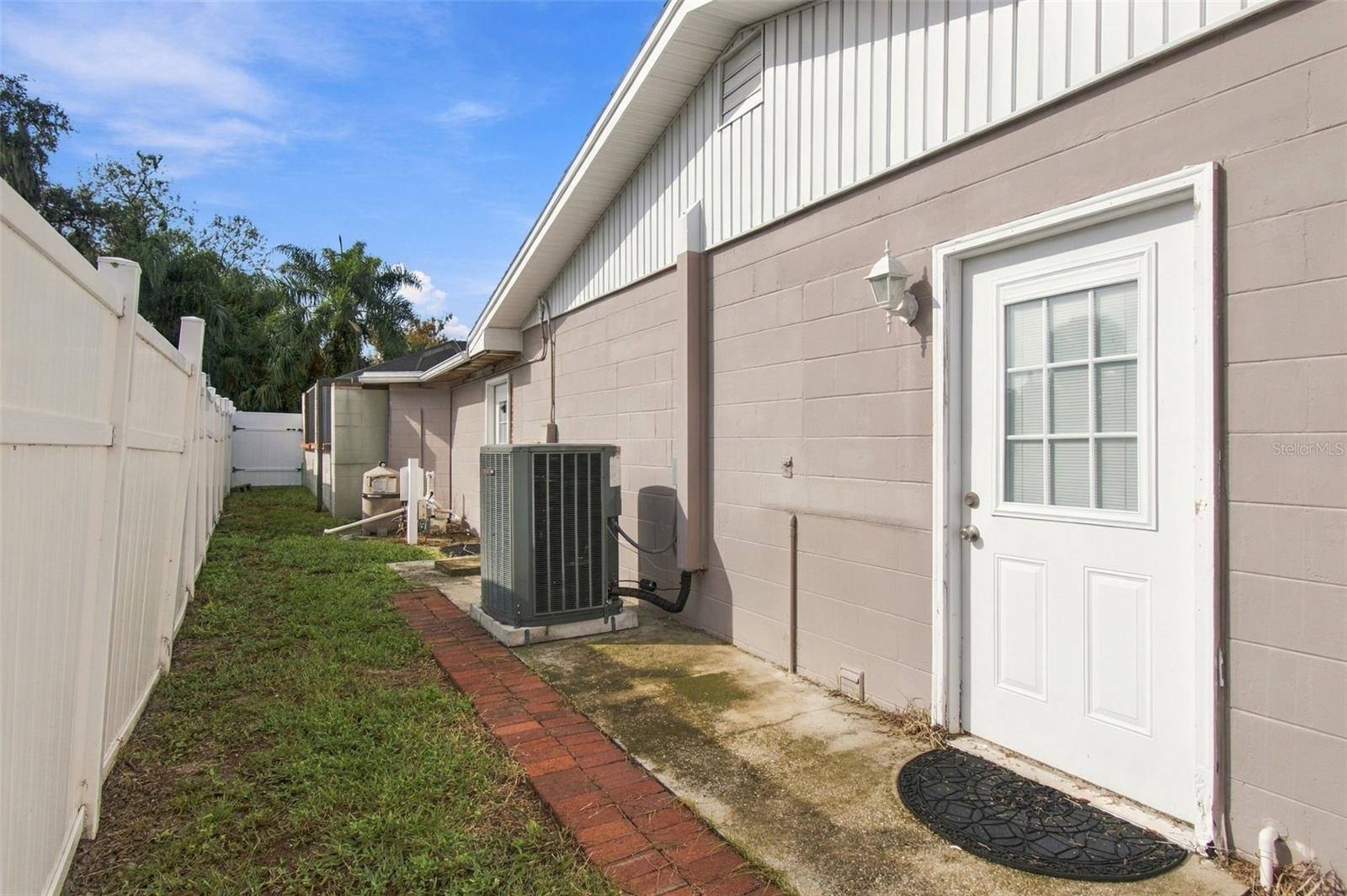 105 ASHBROOK DRIVE, Brandon, FL 33511