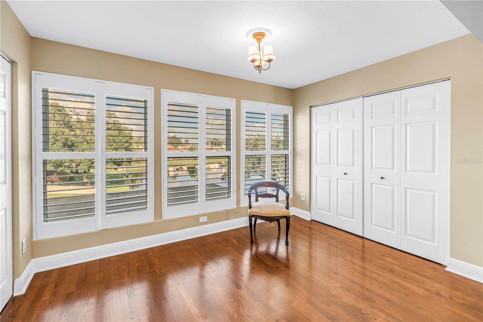 868 GLADES COURT NE, St Petersburg, FL 33702