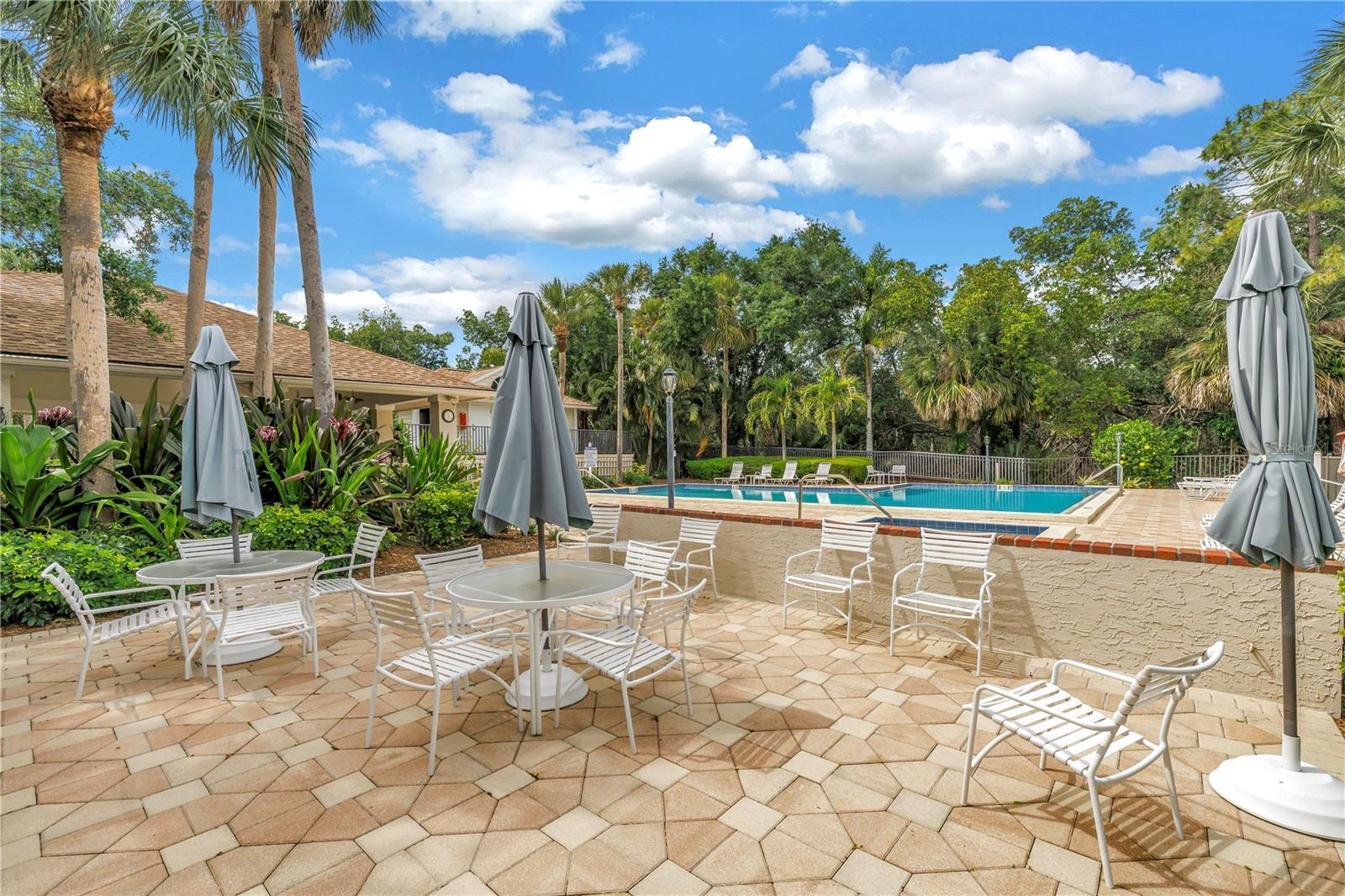 868 GLADES COURT NE, St Petersburg, FL 33702