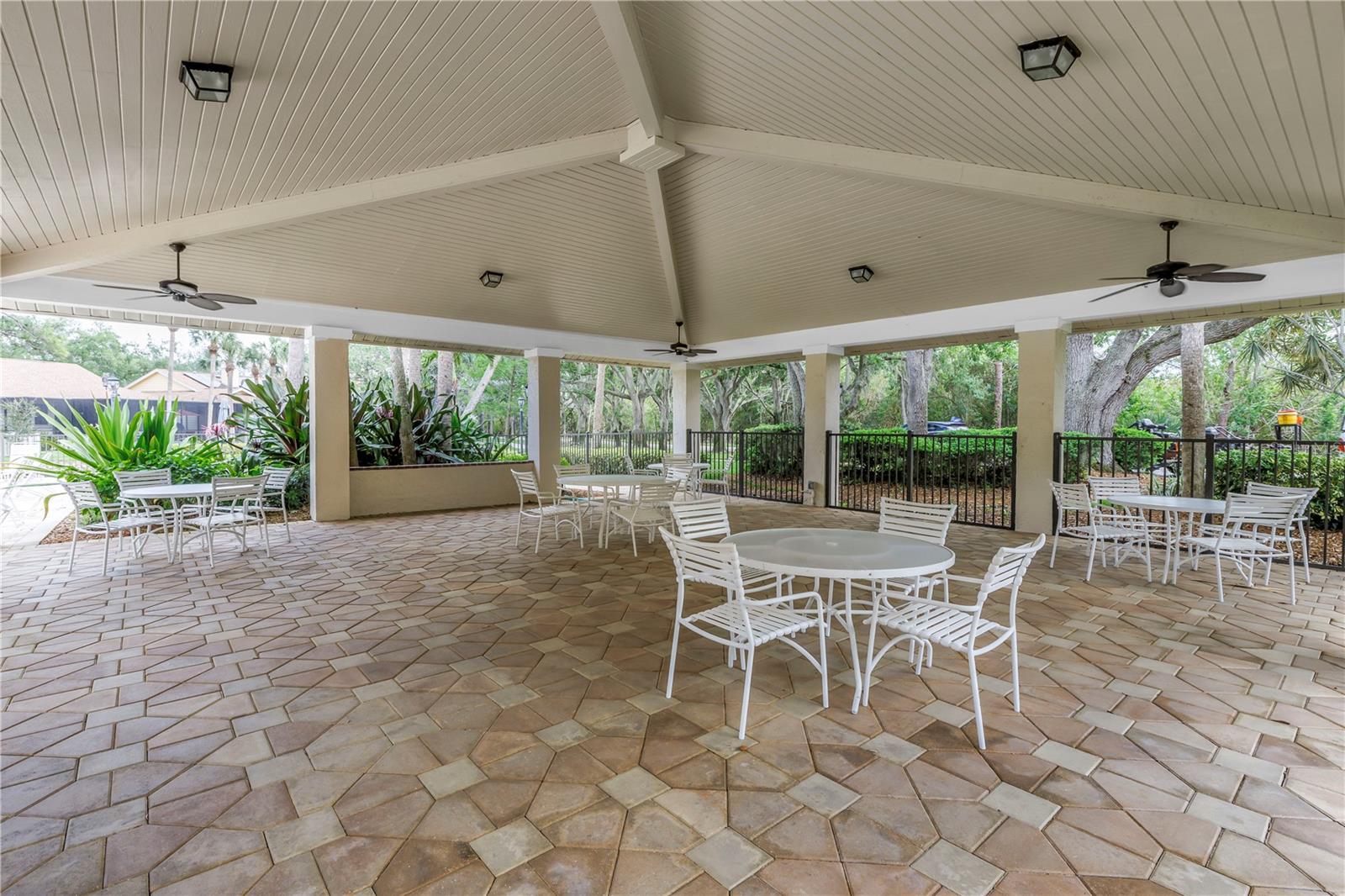 868 GLADES COURT NE, St Petersburg, FL 33702