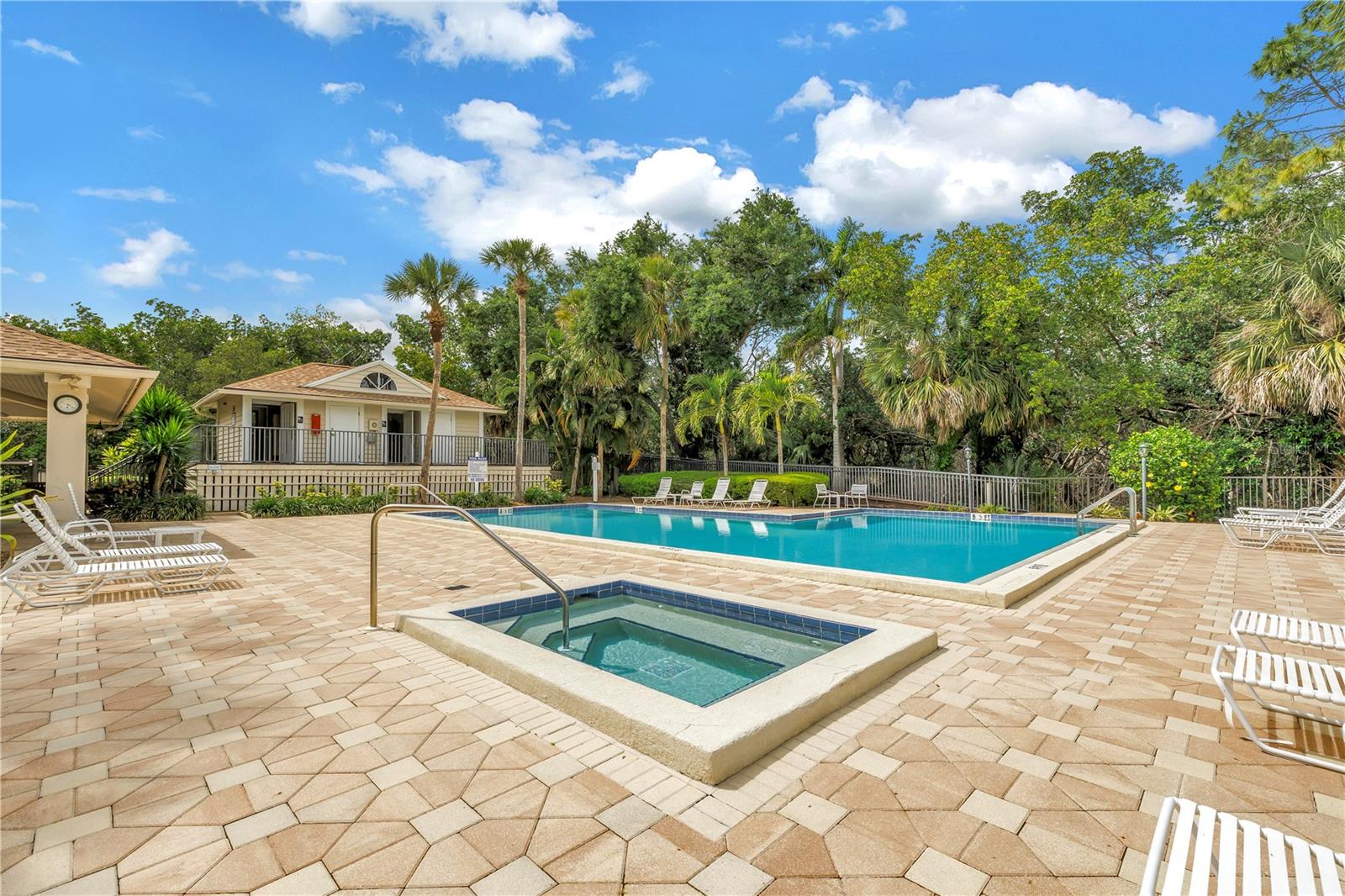 868 GLADES COURT NE, St Petersburg, FL 33702