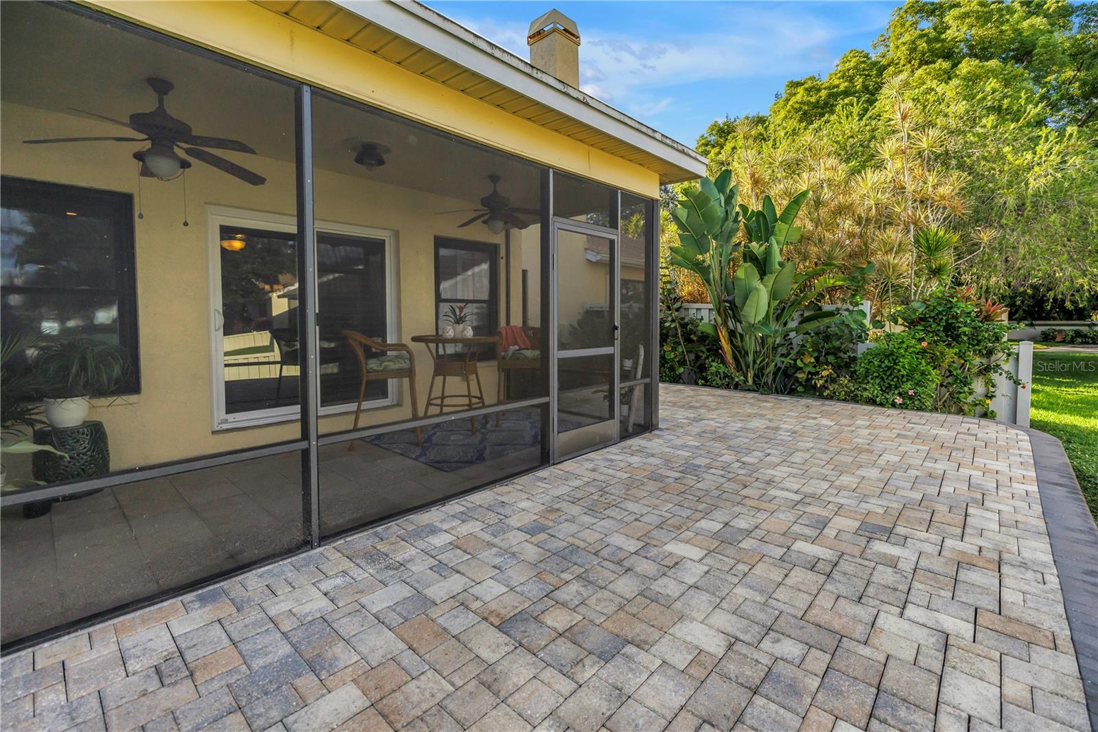 868 GLADES COURT NE, St Petersburg, FL 33702