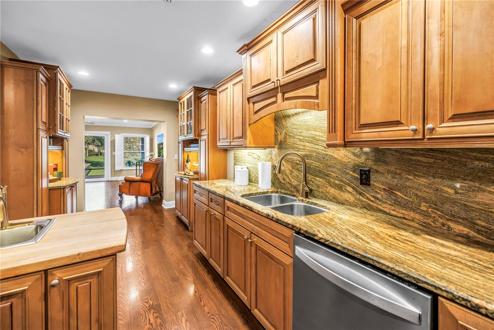 868 GLADES COURT NE, St Petersburg, FL 33702