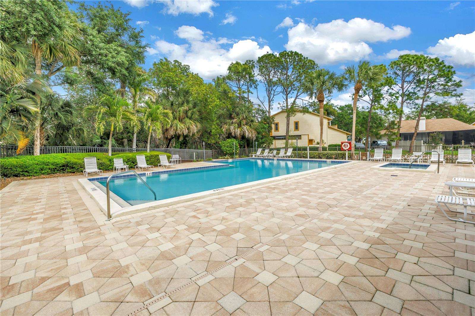 868 GLADES COURT NE, St Petersburg, FL 33702