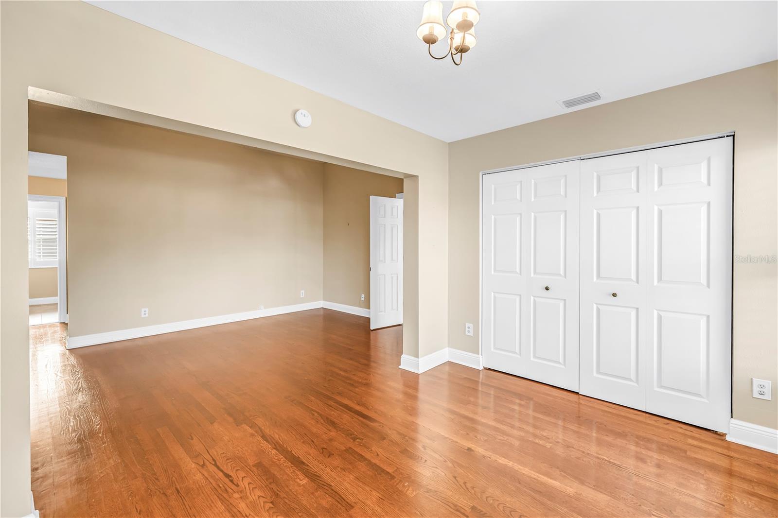 868 GLADES COURT NE, St Petersburg, FL 33702
