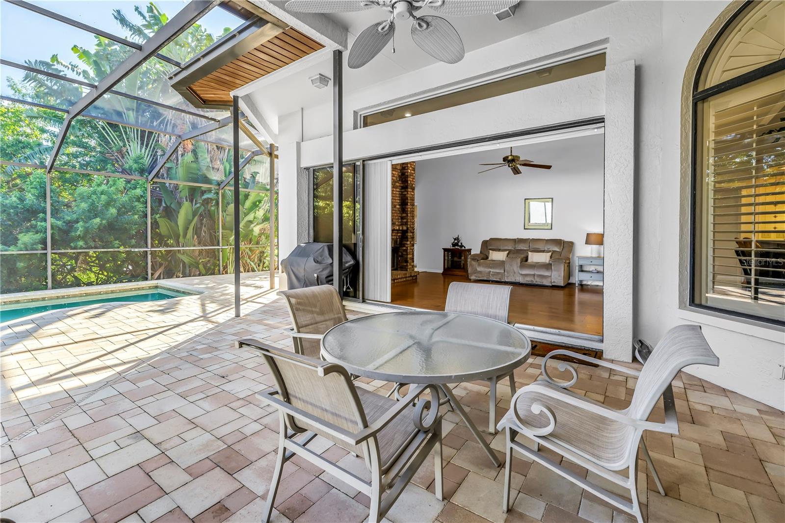 1186 GASPARILLA DRIVE NE, St Petersburg, FL 33702