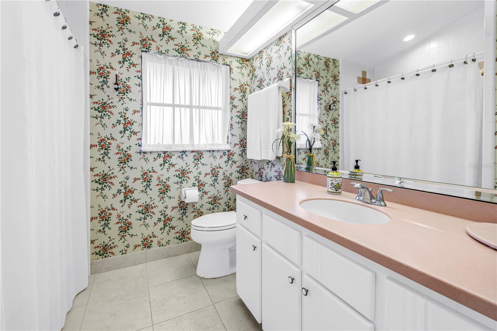Bath 2 with long single vanity, tub and shower