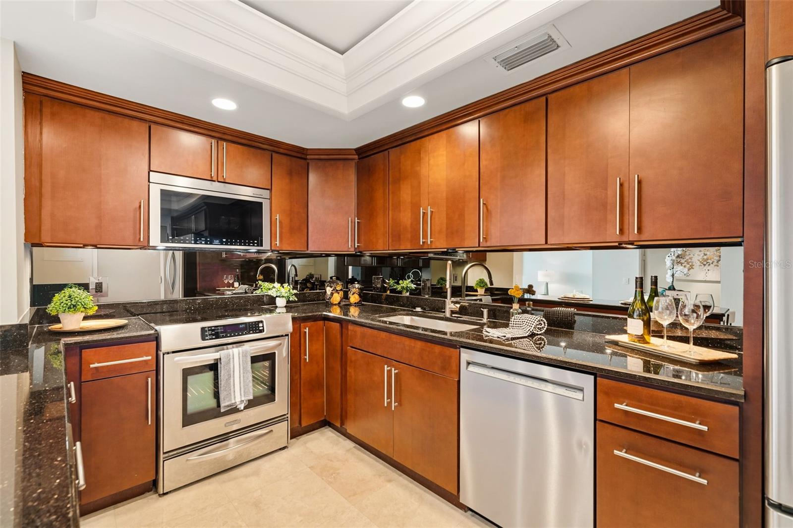 7100 SUNSHINE SKYWAY LANE S, #901, St Petersburg, FL 33711