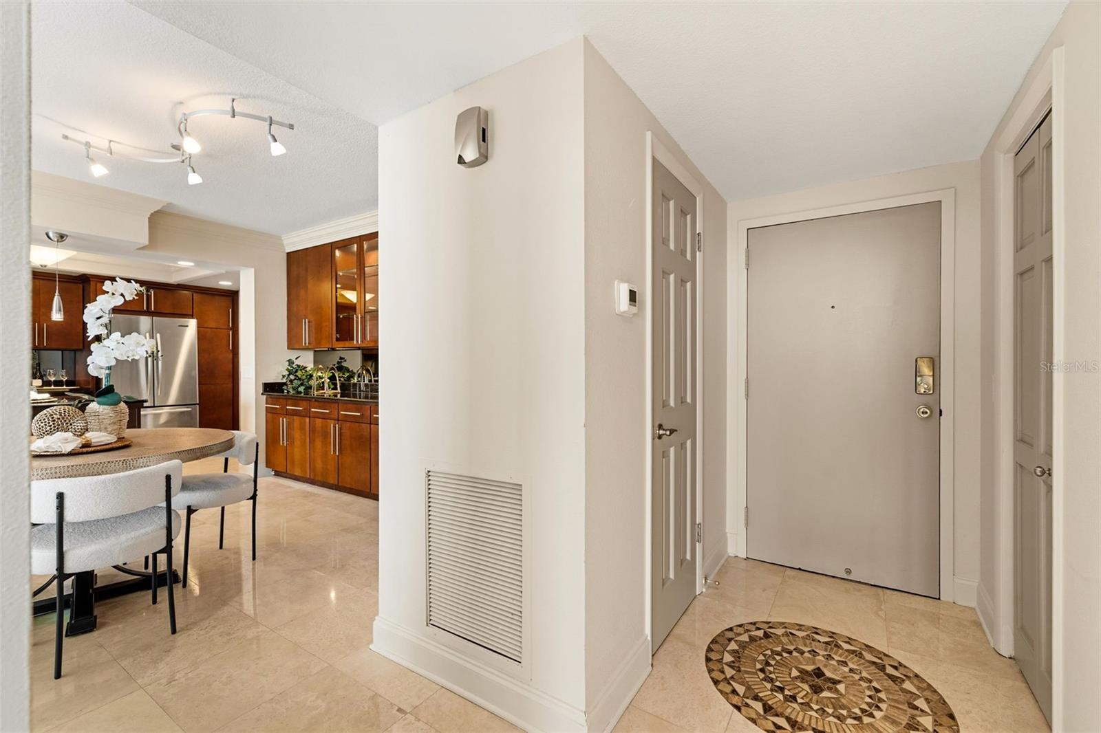 7100 SUNSHINE SKYWAY LANE S, #901, St Petersburg, FL 33711