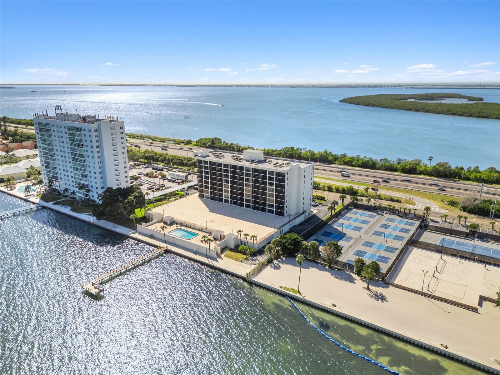 7100 SUNSHINE SKYWAY LANE S, #901, St Petersburg, FL 33711