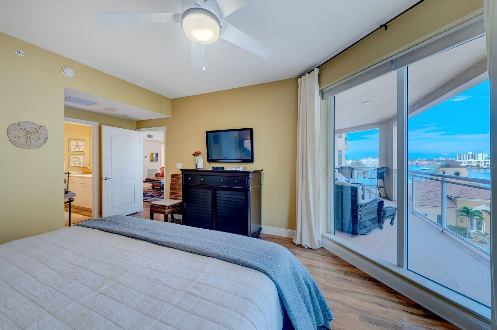 521 MANDALAY AVENUE, #505, Clearwater Beach, FL 33767