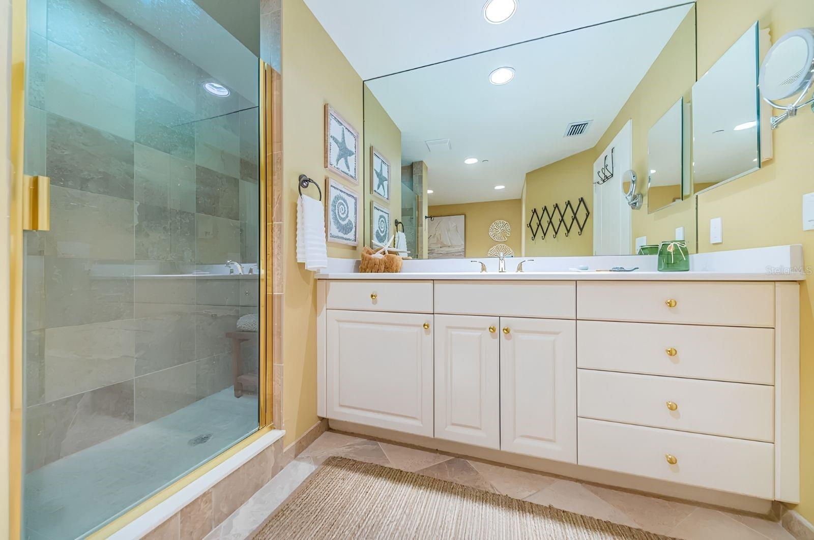 521 MANDALAY AVENUE, #505, Clearwater Beach, FL 33767