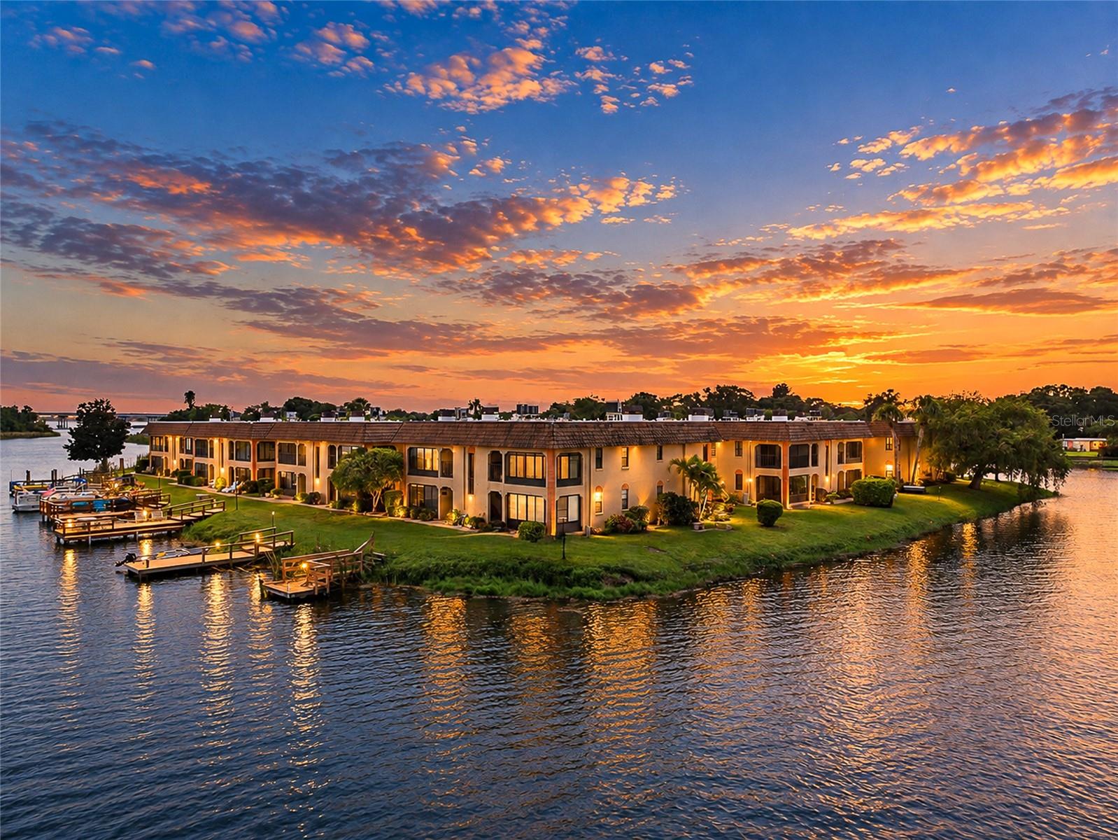 10142 SEMINOLE ISLAND DRIVE, Largo, FL 33773 10142 SEMINOLE ISLAND DRIVE, Largo, FL 33773
