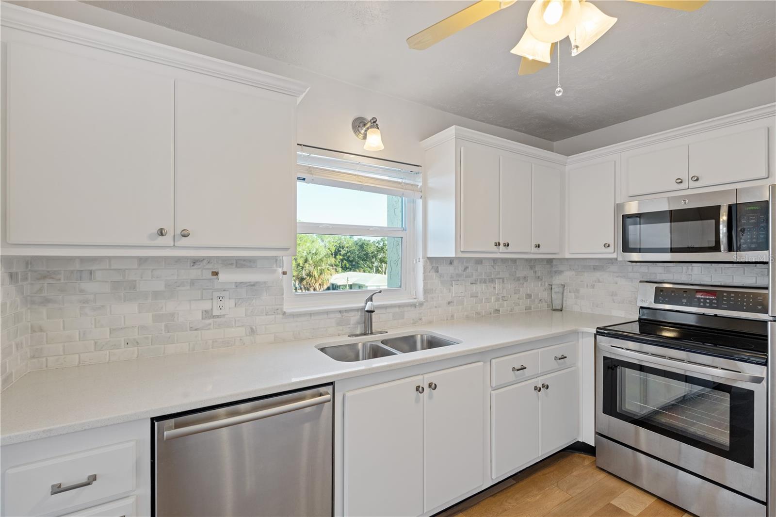 1120 N SHORE DRIVE NE, #405, St Petersburg, FL 33701