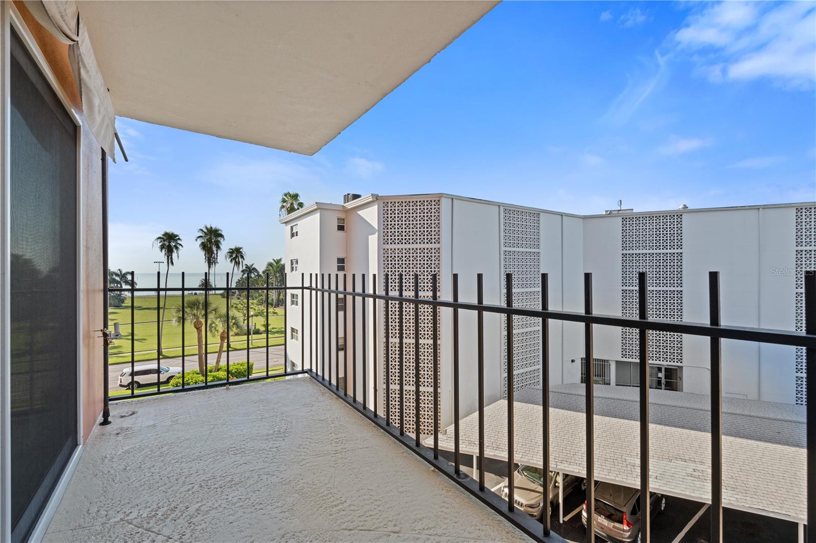1120 N SHORE DRIVE NE, #405, St Petersburg, FL 33701