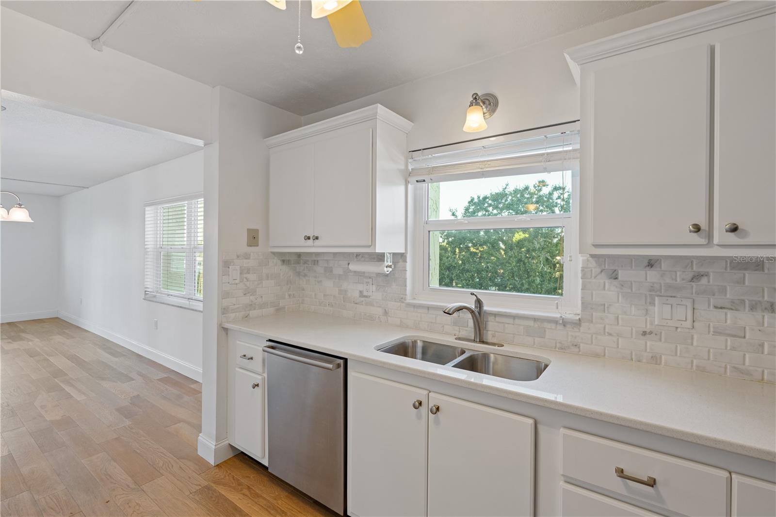 1120 N SHORE DRIVE NE, #405, St Petersburg, FL 33701