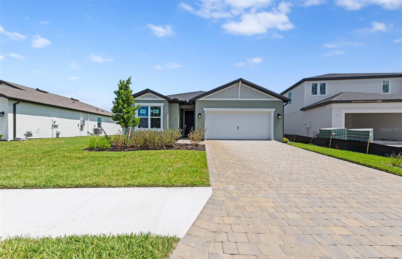Come tour this beautiful crestmere! Come tour this beautiful crestmere!