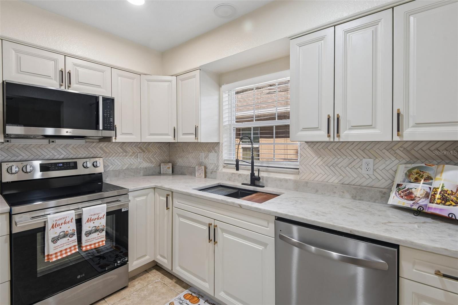 1866 BETTY LANE, Clearwater, FL 33755