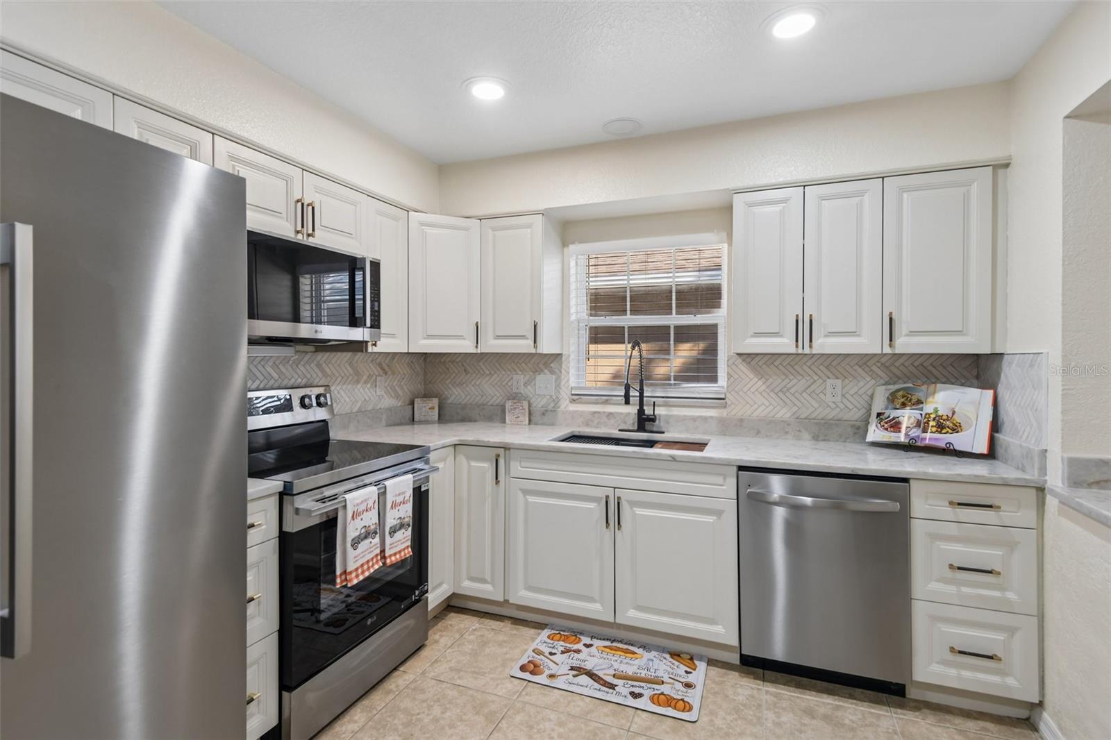 1866 BETTY LANE, Clearwater, FL 33755