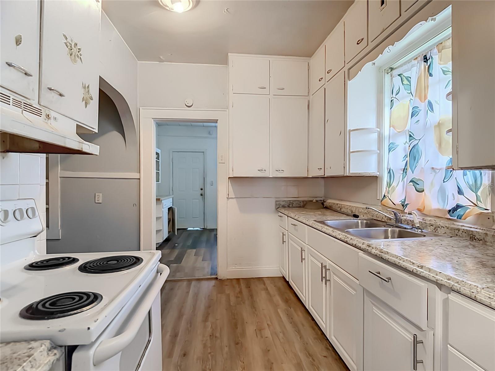 1148 GILMORE AVENUE, Lakeland, FL 33805 1148 GILMORE AVENUE, Lakeland, FL 33805