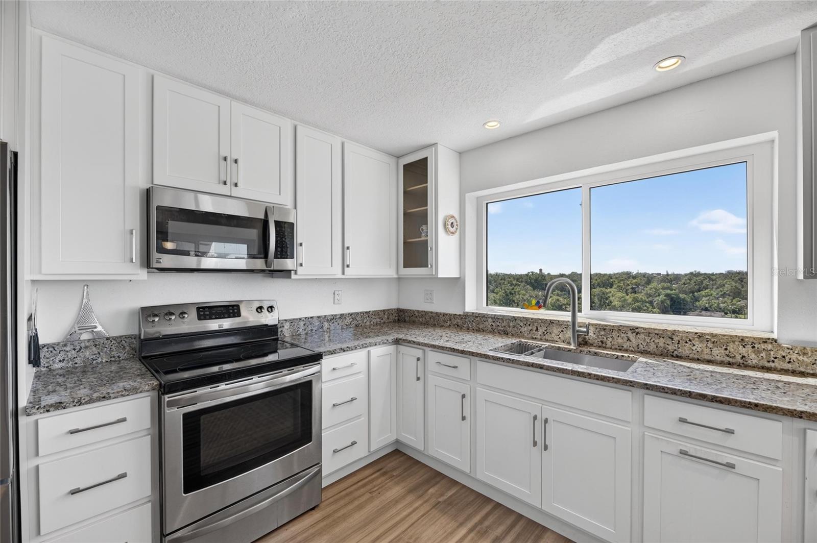 Kitchen w/Water Voews