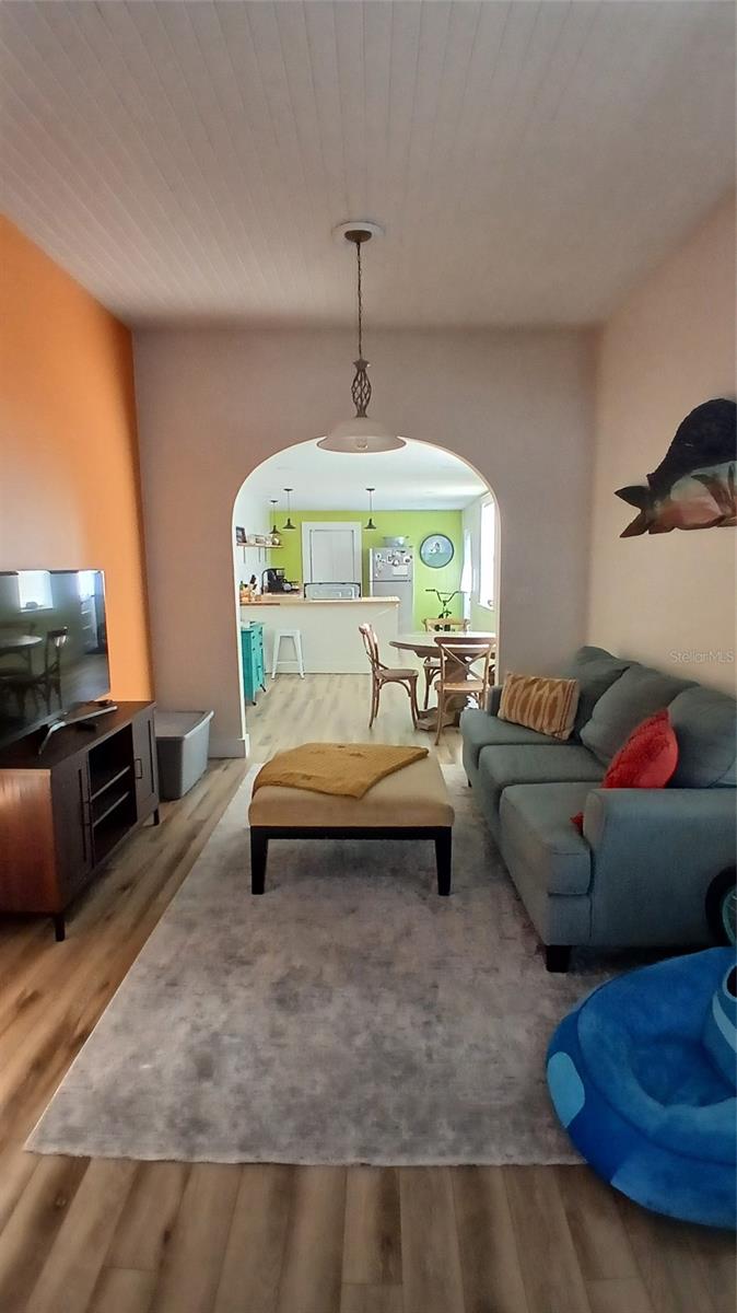 542 DIVISION STREET, Tarpon Springs, FL 34689