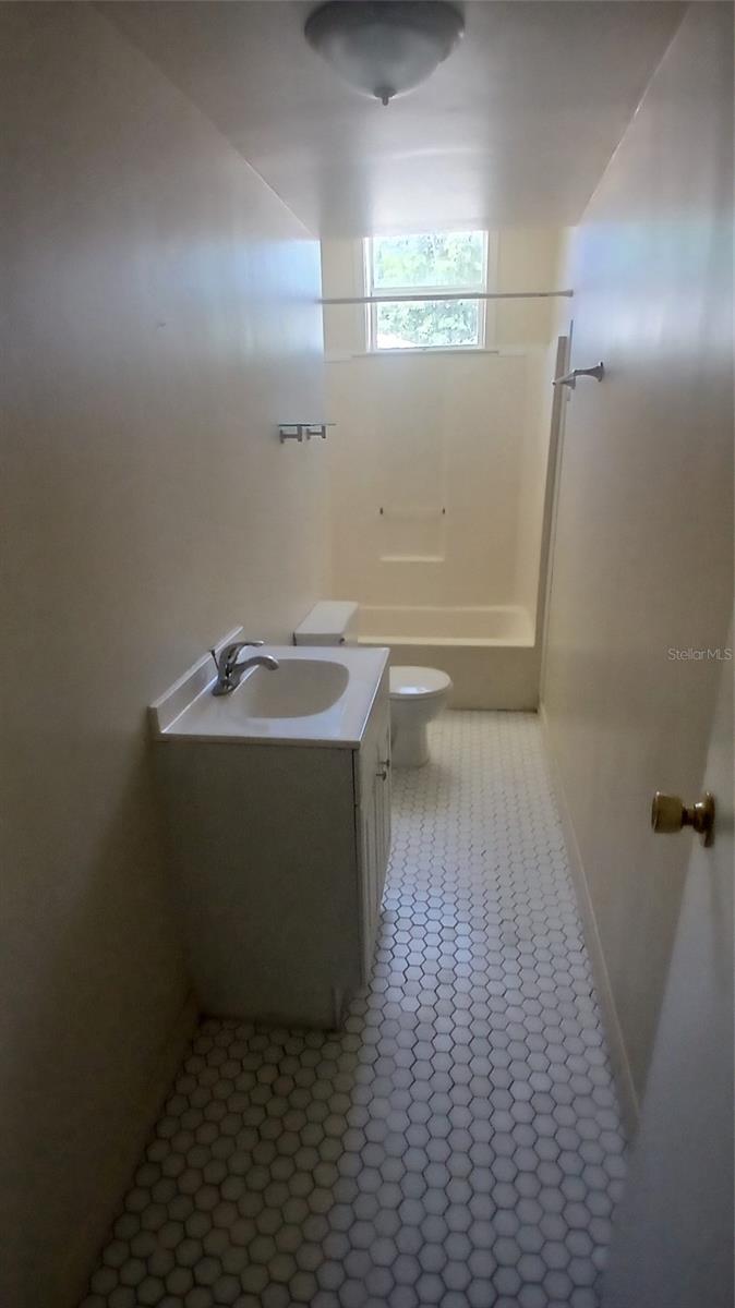 542 DIVISION STREET, Tarpon Springs, FL 34689