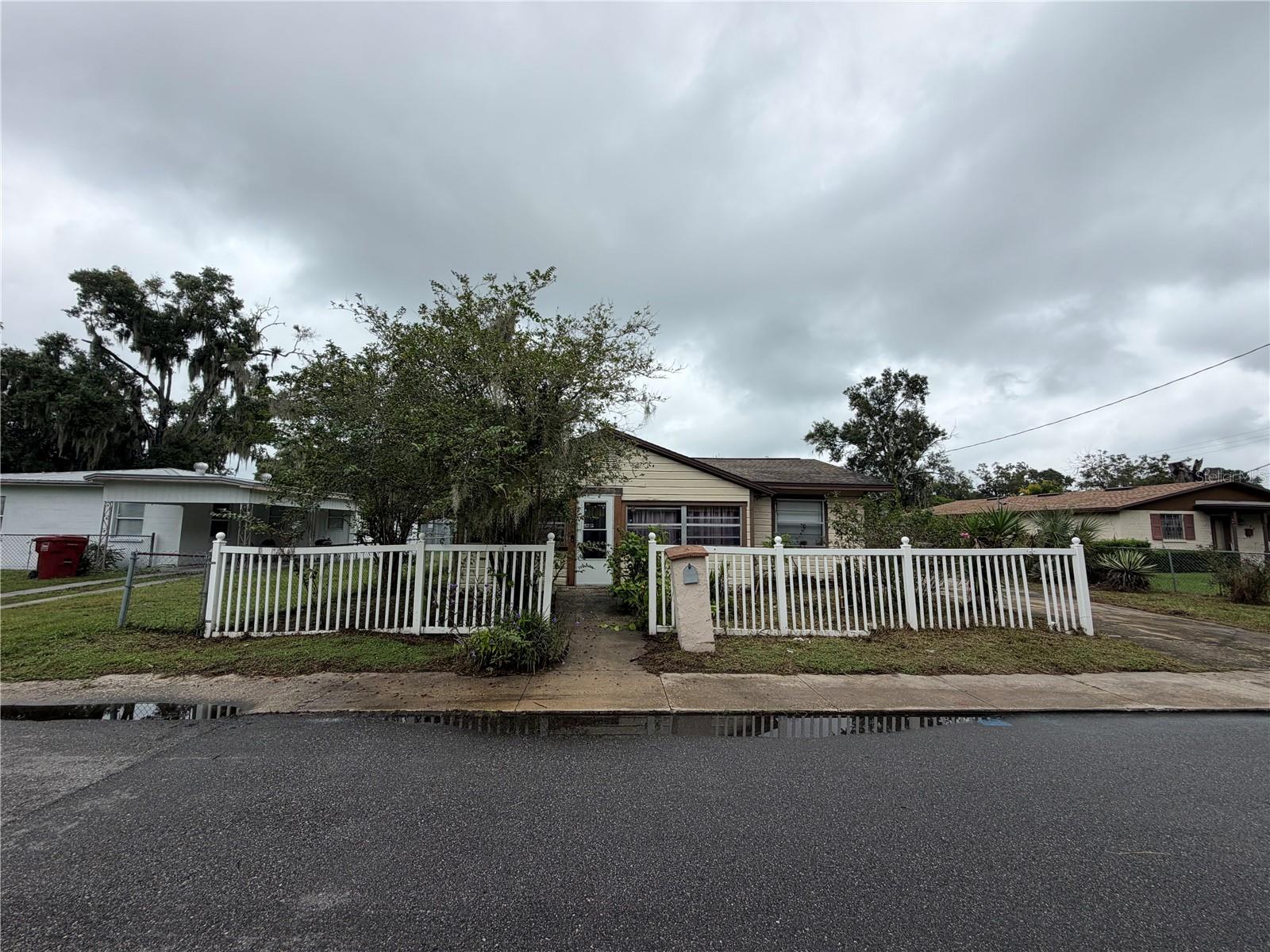 1104 E WARREN STREET, Plant City, FL 33563