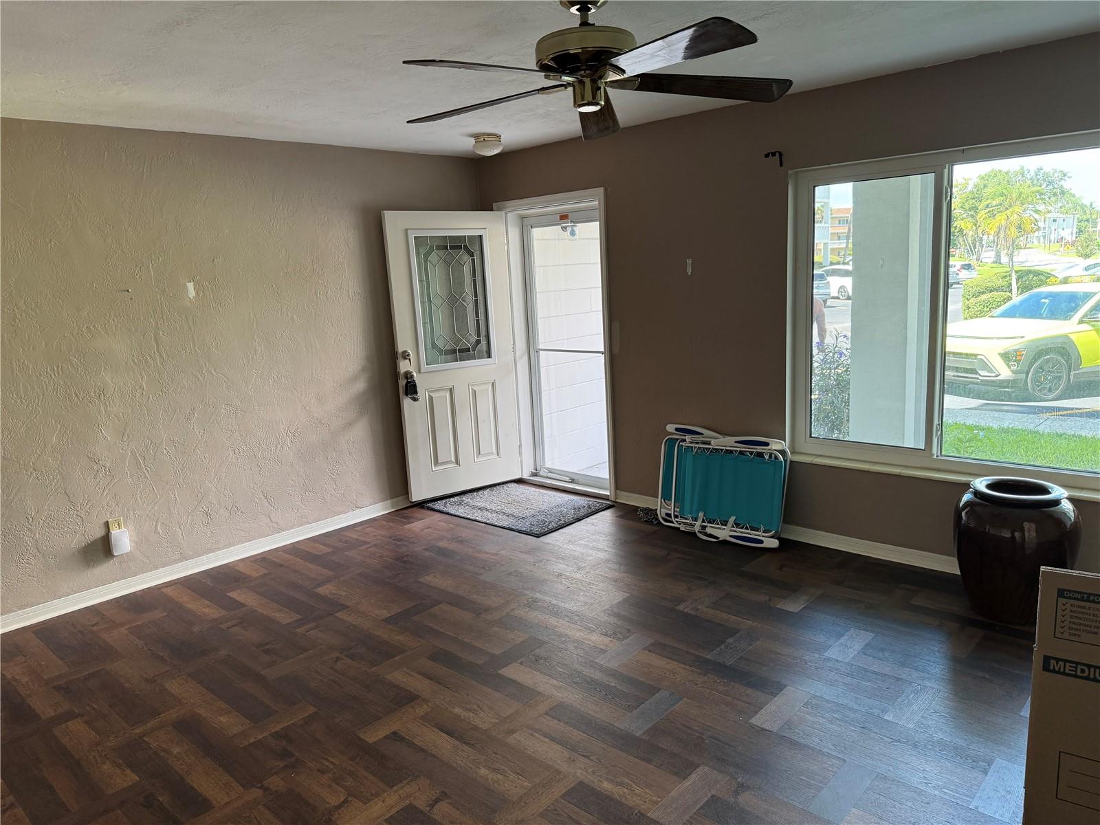 2020 WORLD PARKWAY BOULEVARD, #8, Clearwater, FL 33763