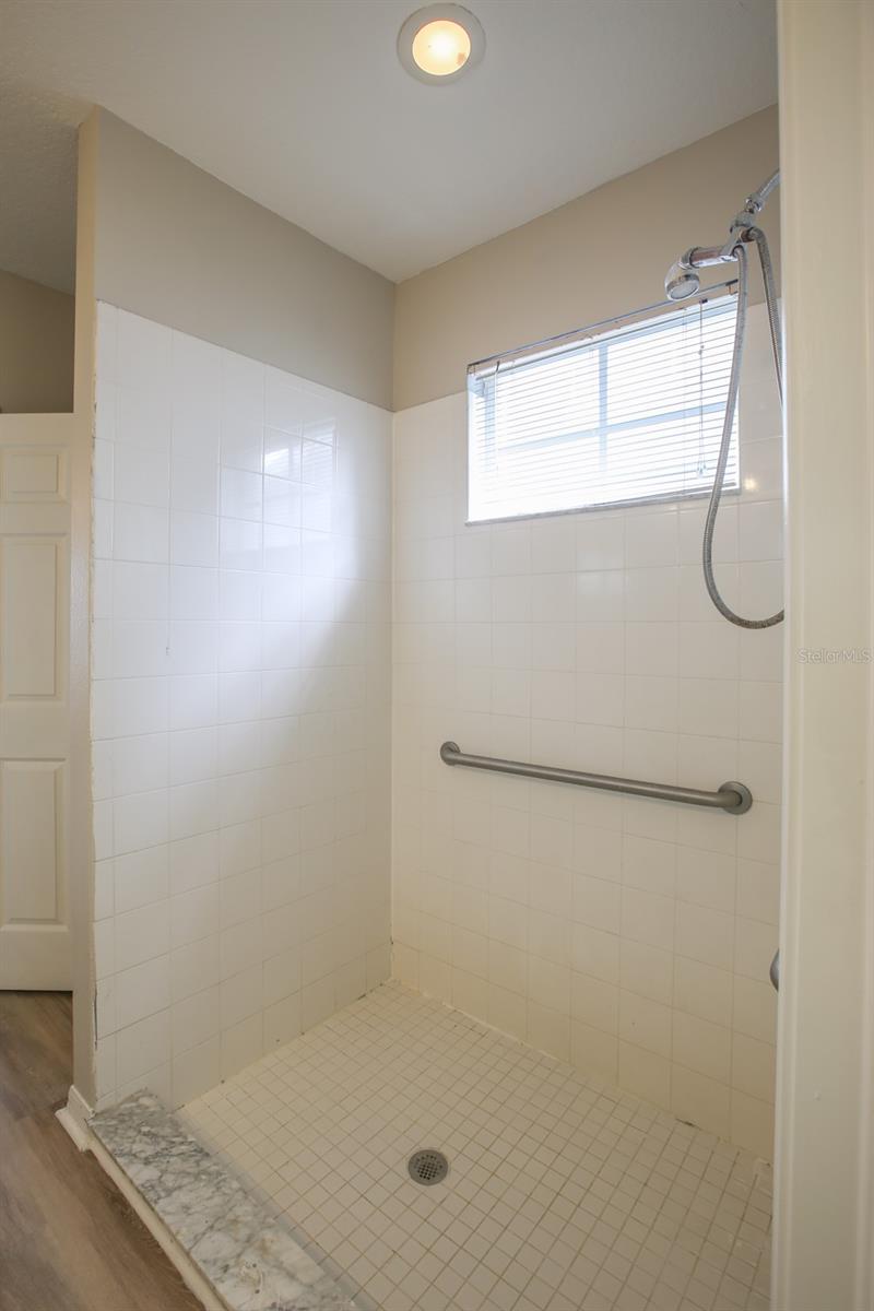Primary Bath (en-suite)