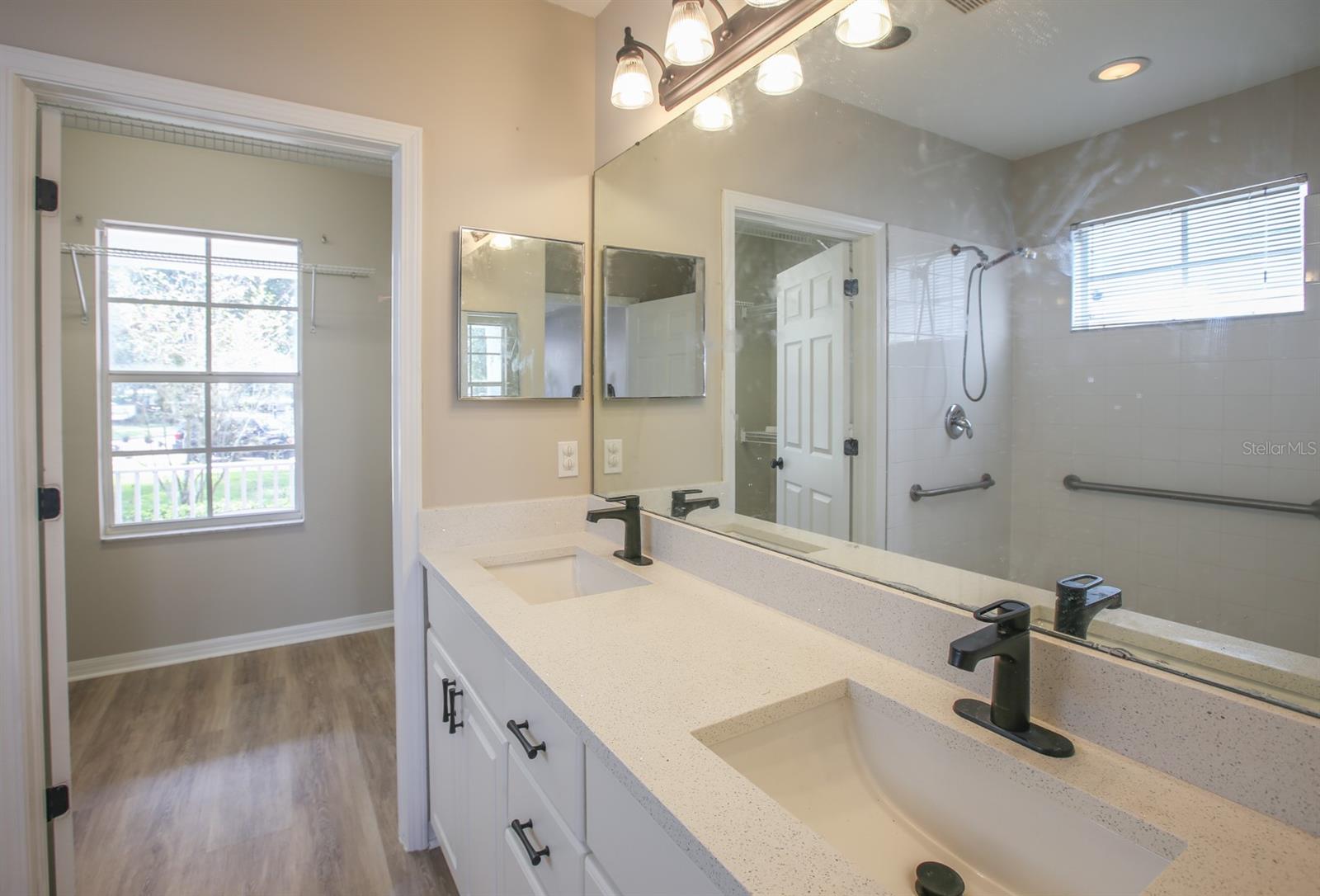 Primary Bath (en-suite)