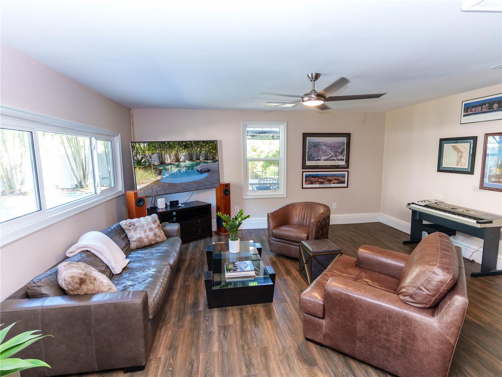 2633 W SUNSET DRIVE, Tampa, FL 33629