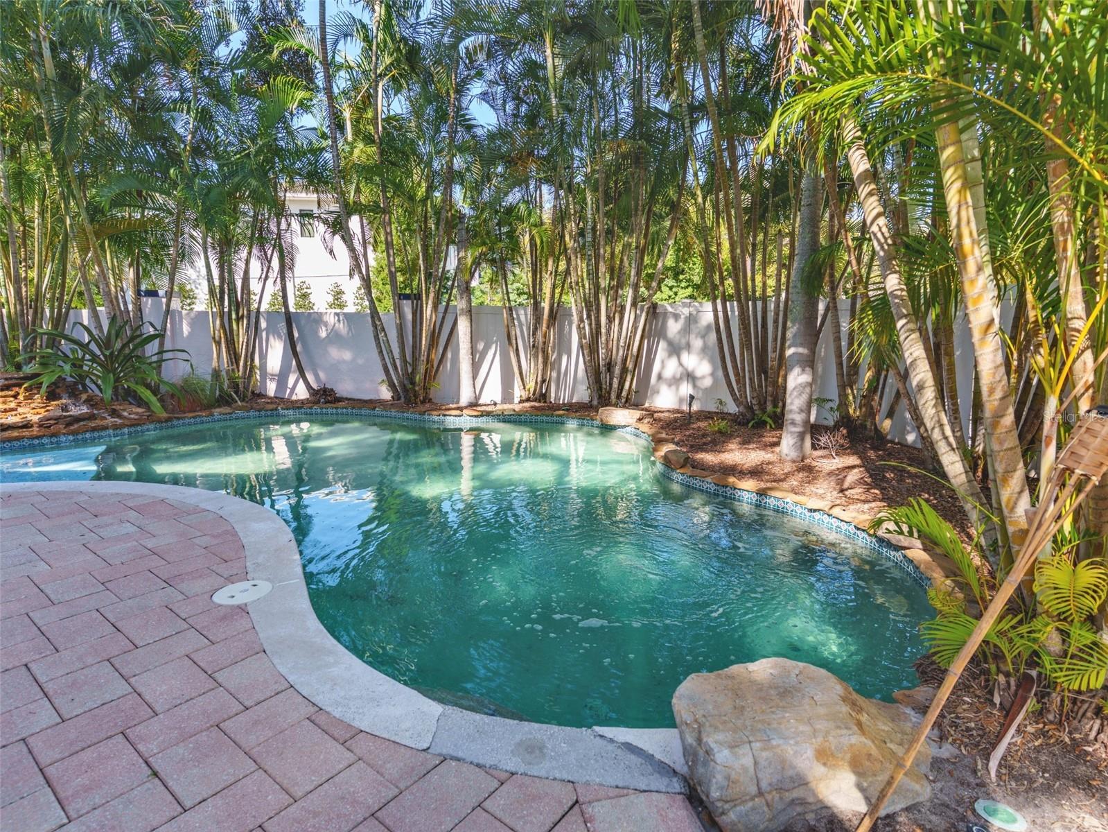 2633 W SUNSET DRIVE, Tampa, FL 33629