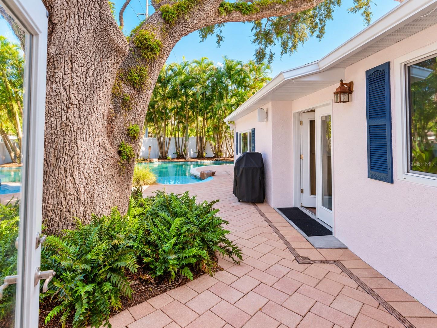 2633 W SUNSET DRIVE, Tampa, FL 33629