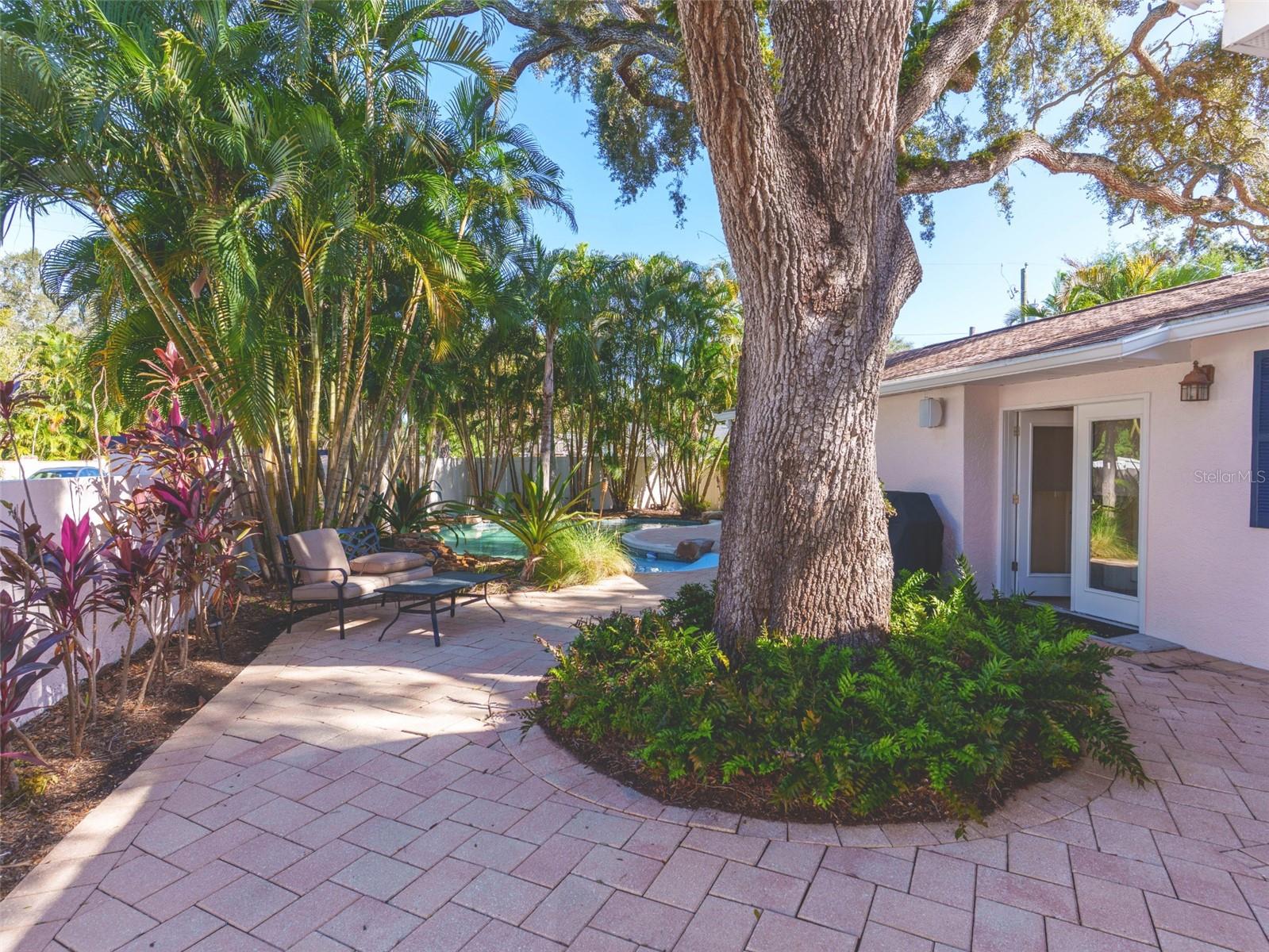 2633 W SUNSET DRIVE, Tampa, FL 33629