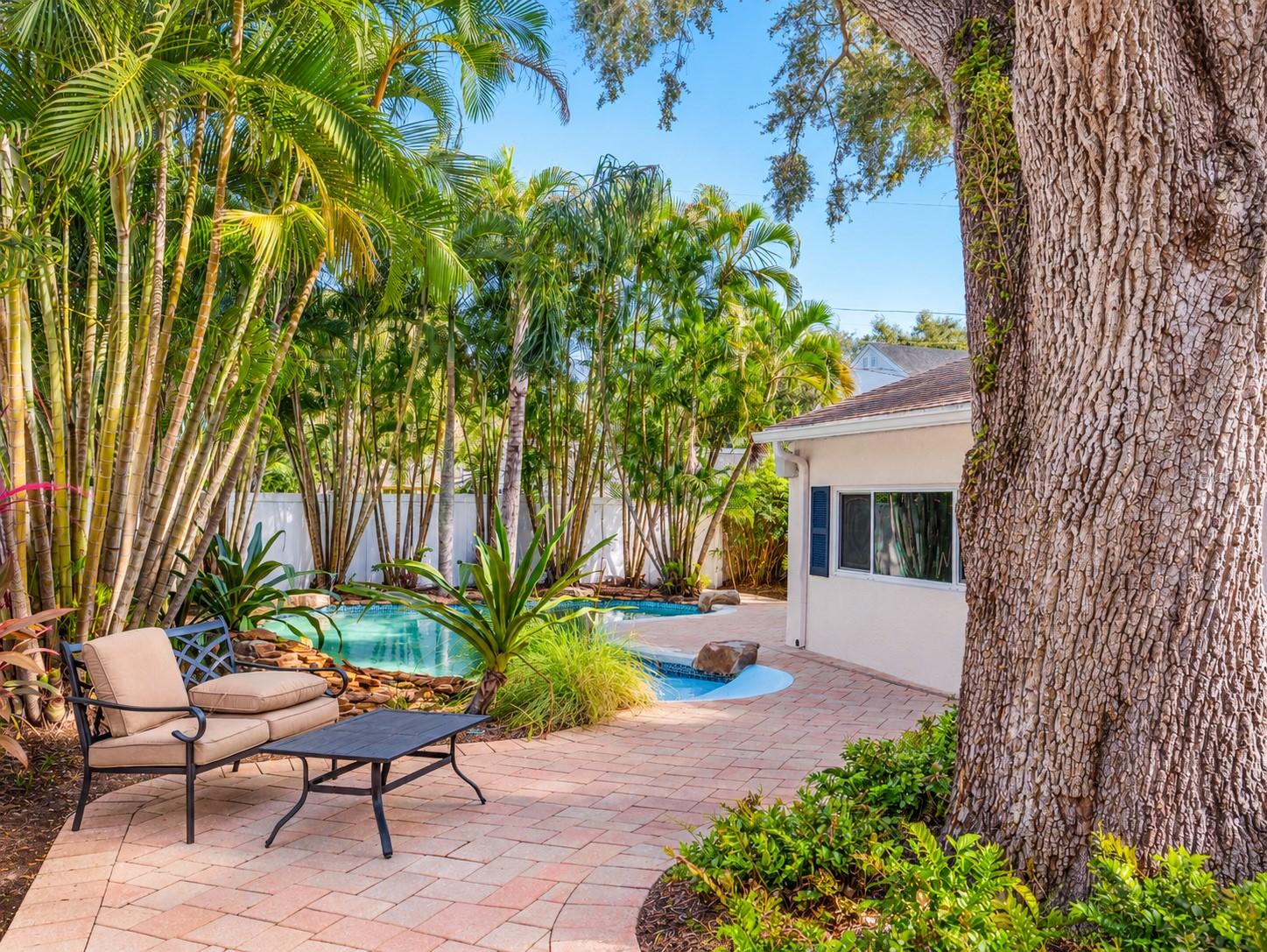2633 W SUNSET DRIVE, Tampa, FL 33629