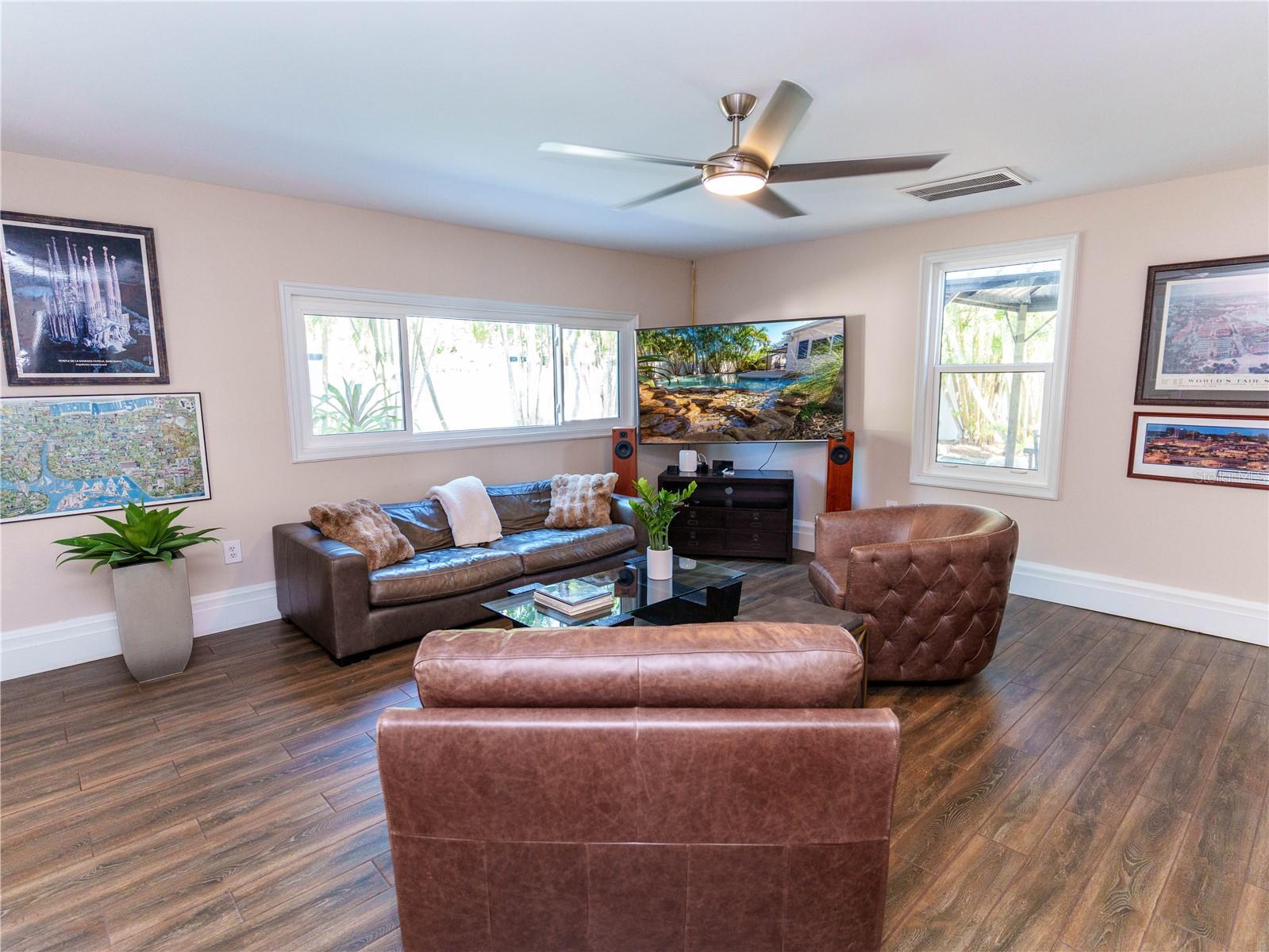 2633 W SUNSET DRIVE, Tampa, FL 33629