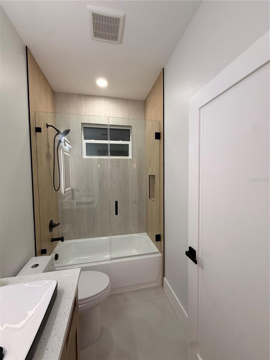 8606 N ALASKA STREET, Tampa, FL 33604