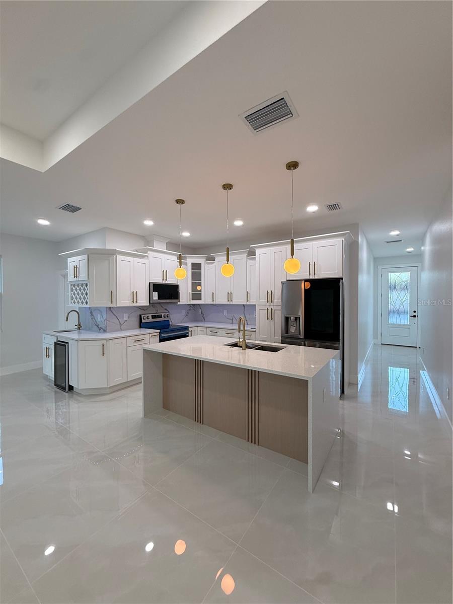 8606 N ALASKA STREET, Tampa, FL 33604