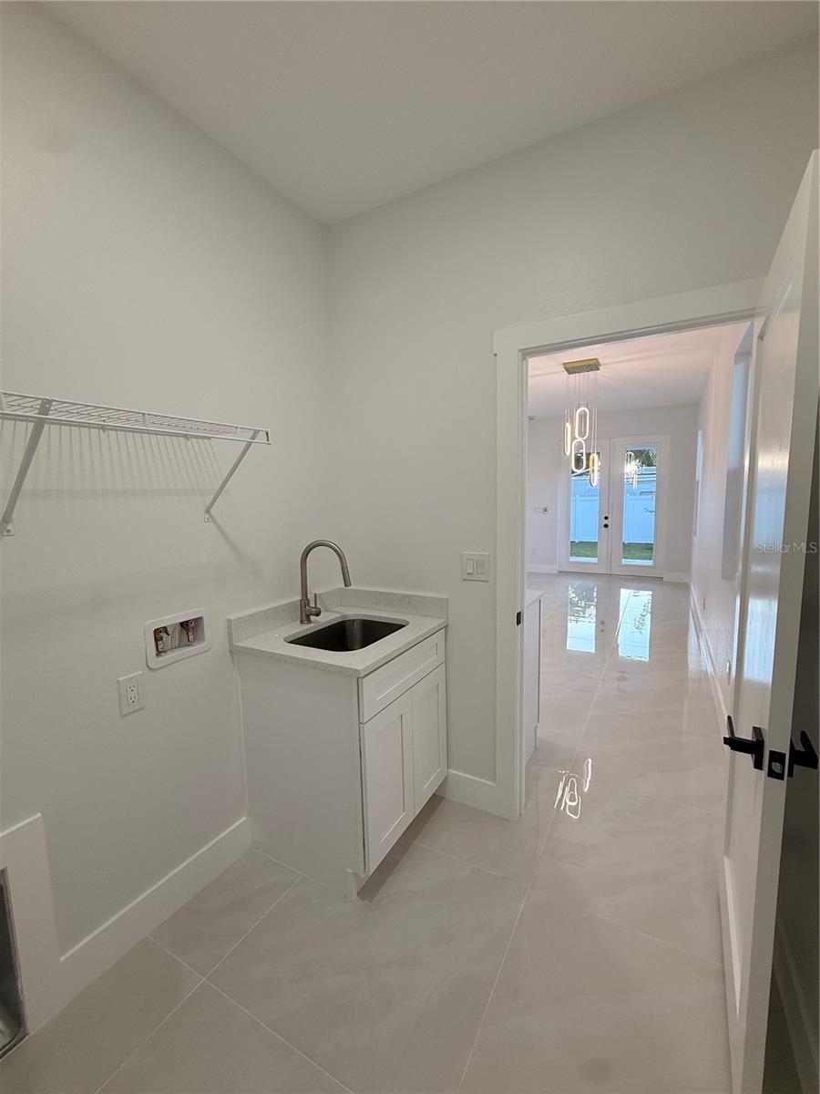 8606 N ALASKA STREET, Tampa, FL 33604