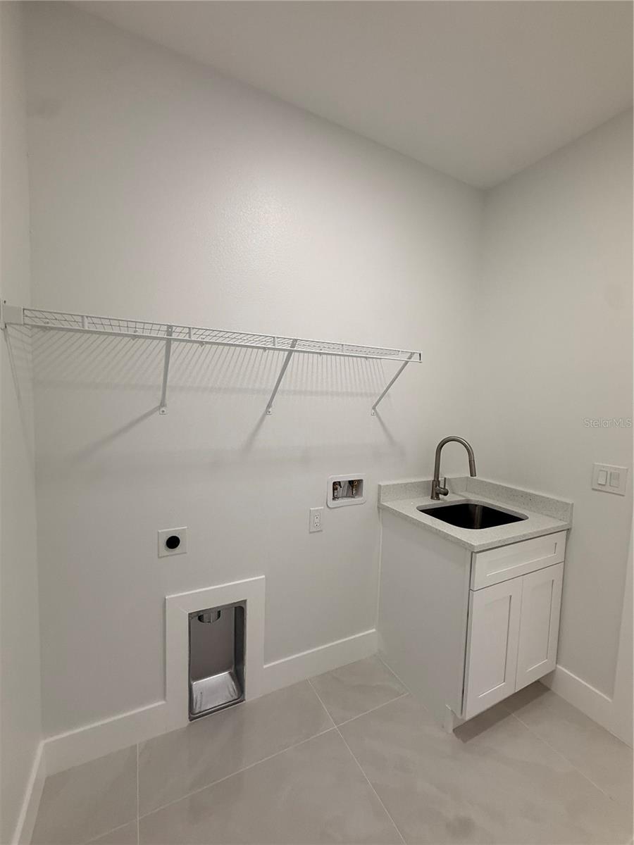 8606 N ALASKA STREET, Tampa, FL 33604