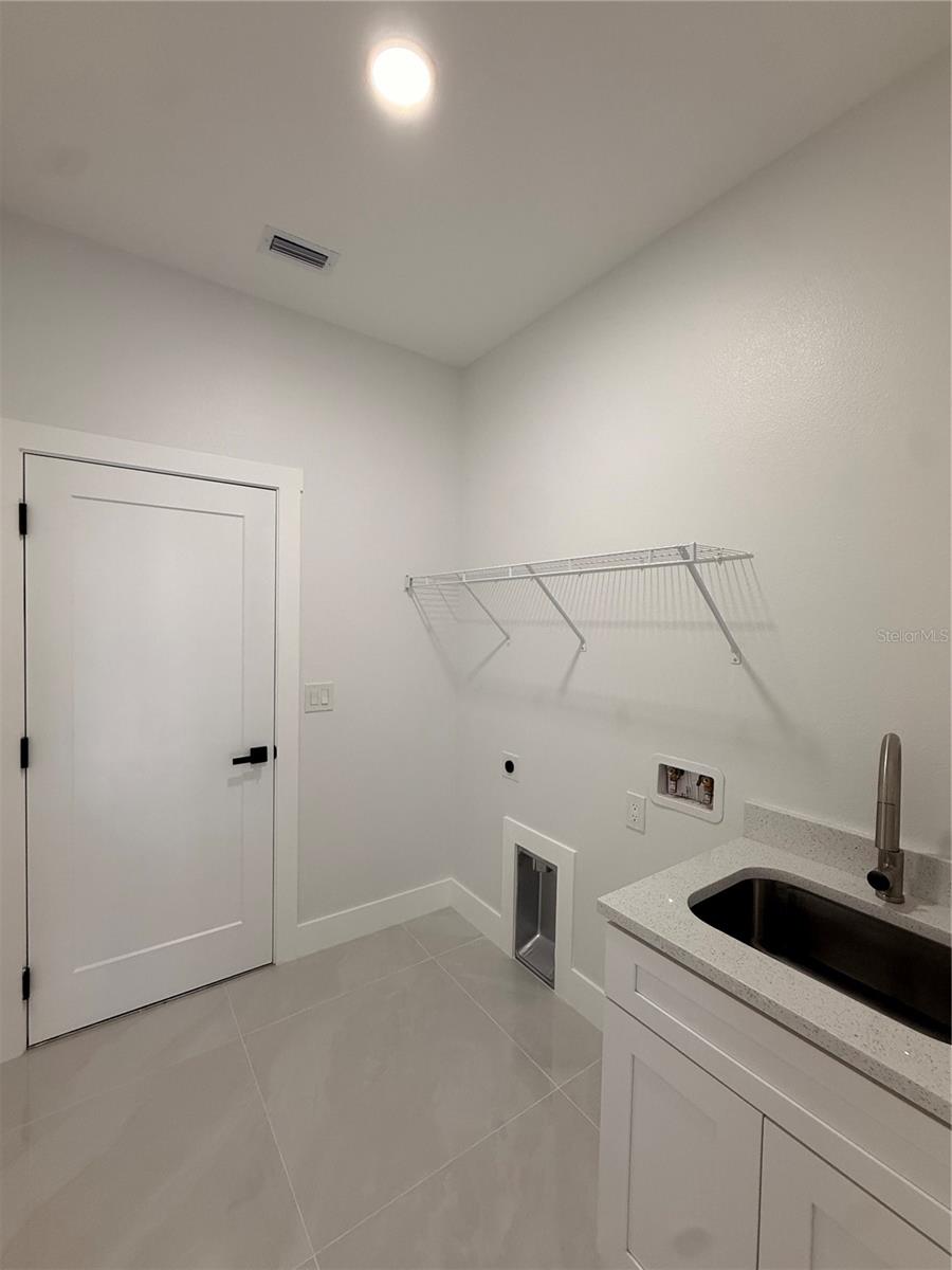 8606 N ALASKA STREET, Tampa, FL 33604