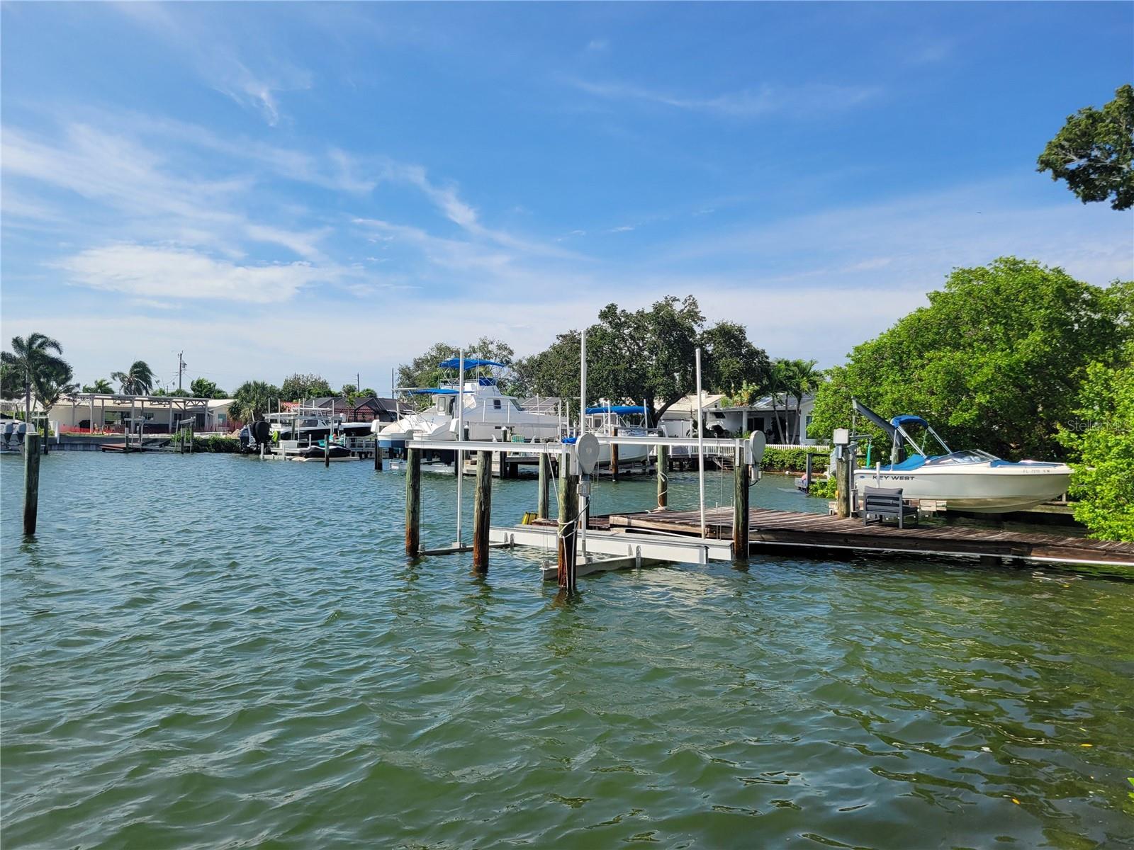 7880 2ND AVENUE S, St Petersburg, FL 33707