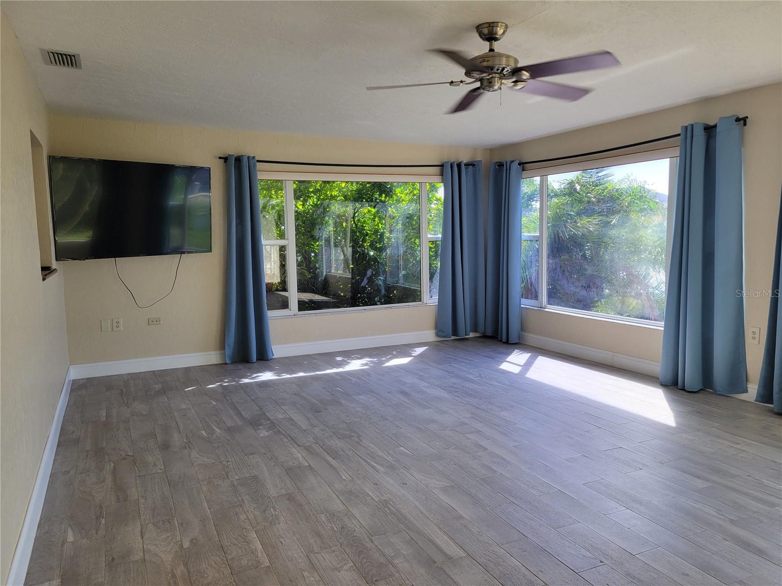 7880 2ND AVENUE S, St Petersburg, FL 33707