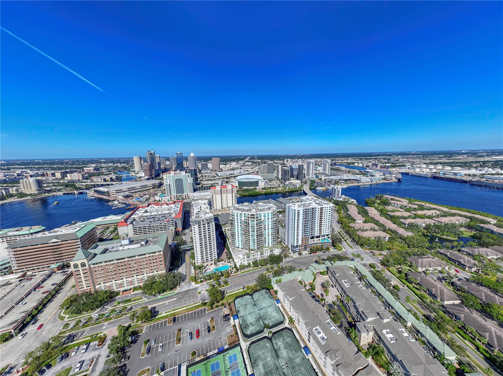 450 KNIGHTS RUN AVENUE, #405, Tampa, FL 33602