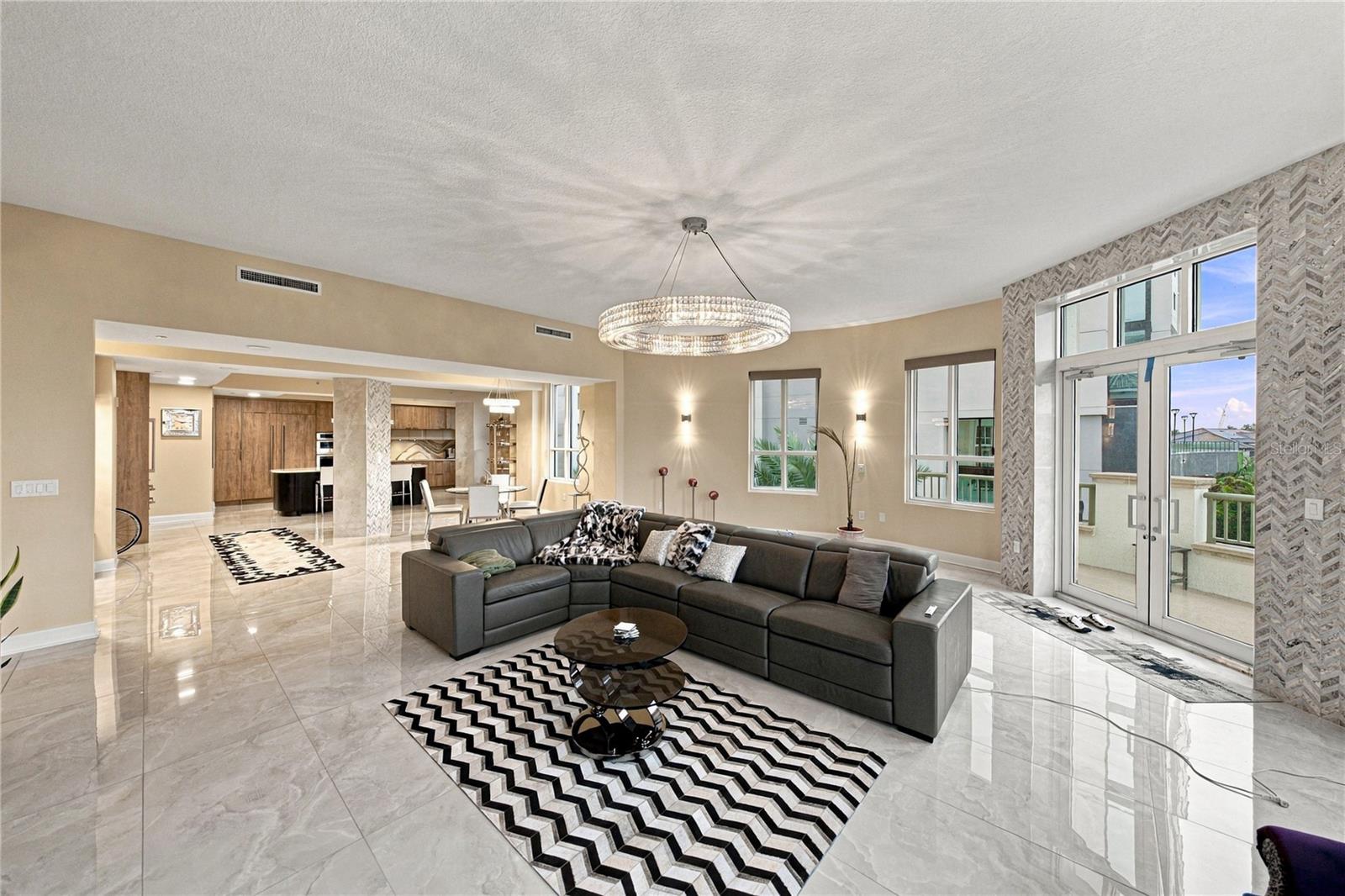 450 KNIGHTS RUN AVENUE, #405, Tampa, FL 33602