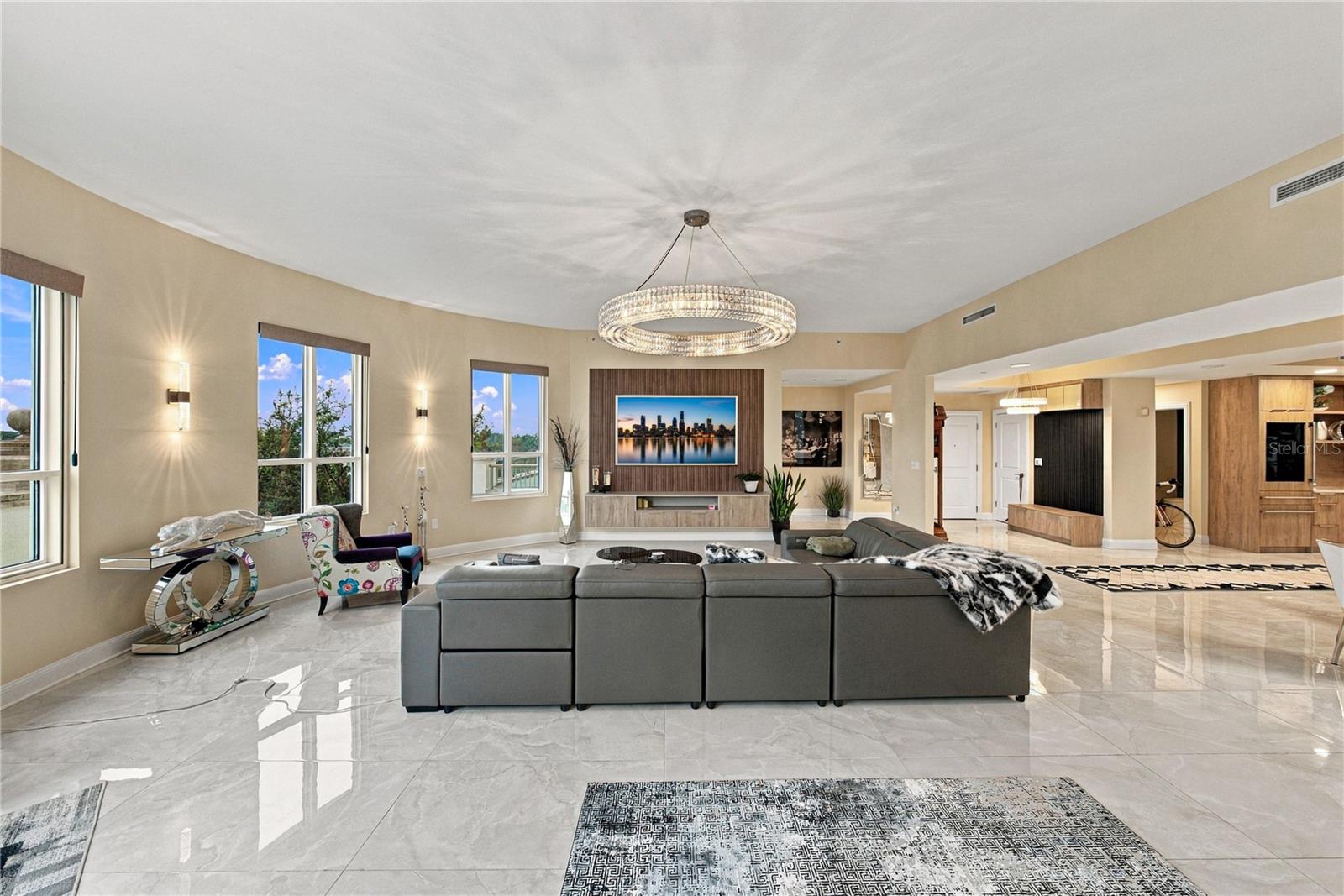 450 KNIGHTS RUN AVENUE, #405, Tampa, FL 33602