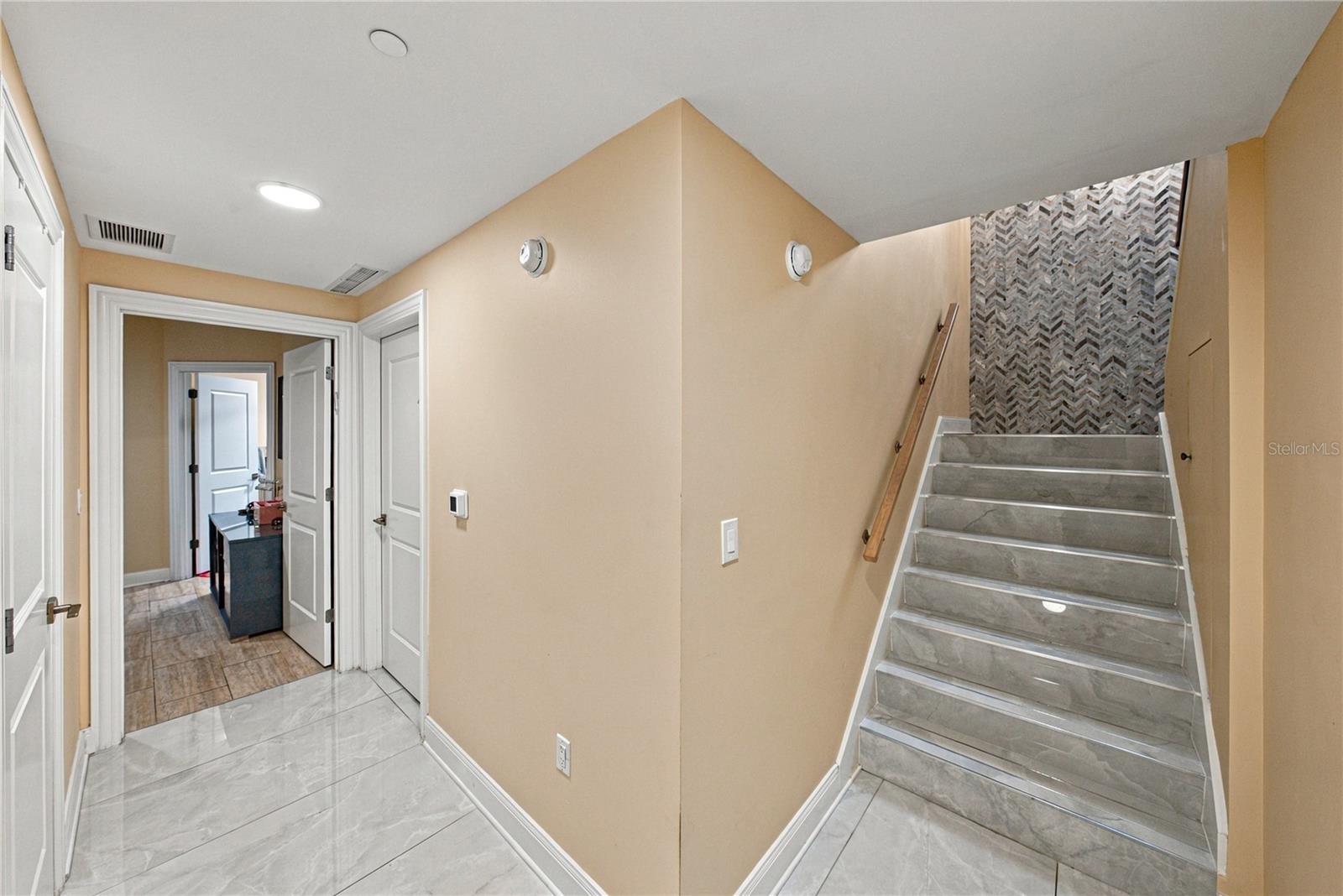 450 KNIGHTS RUN AVENUE, #405, Tampa, FL 33602