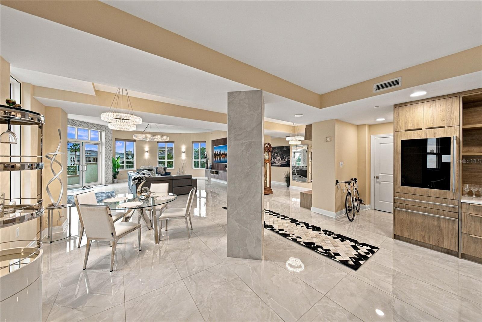 450 KNIGHTS RUN AVENUE, #405, Tampa, FL 33602