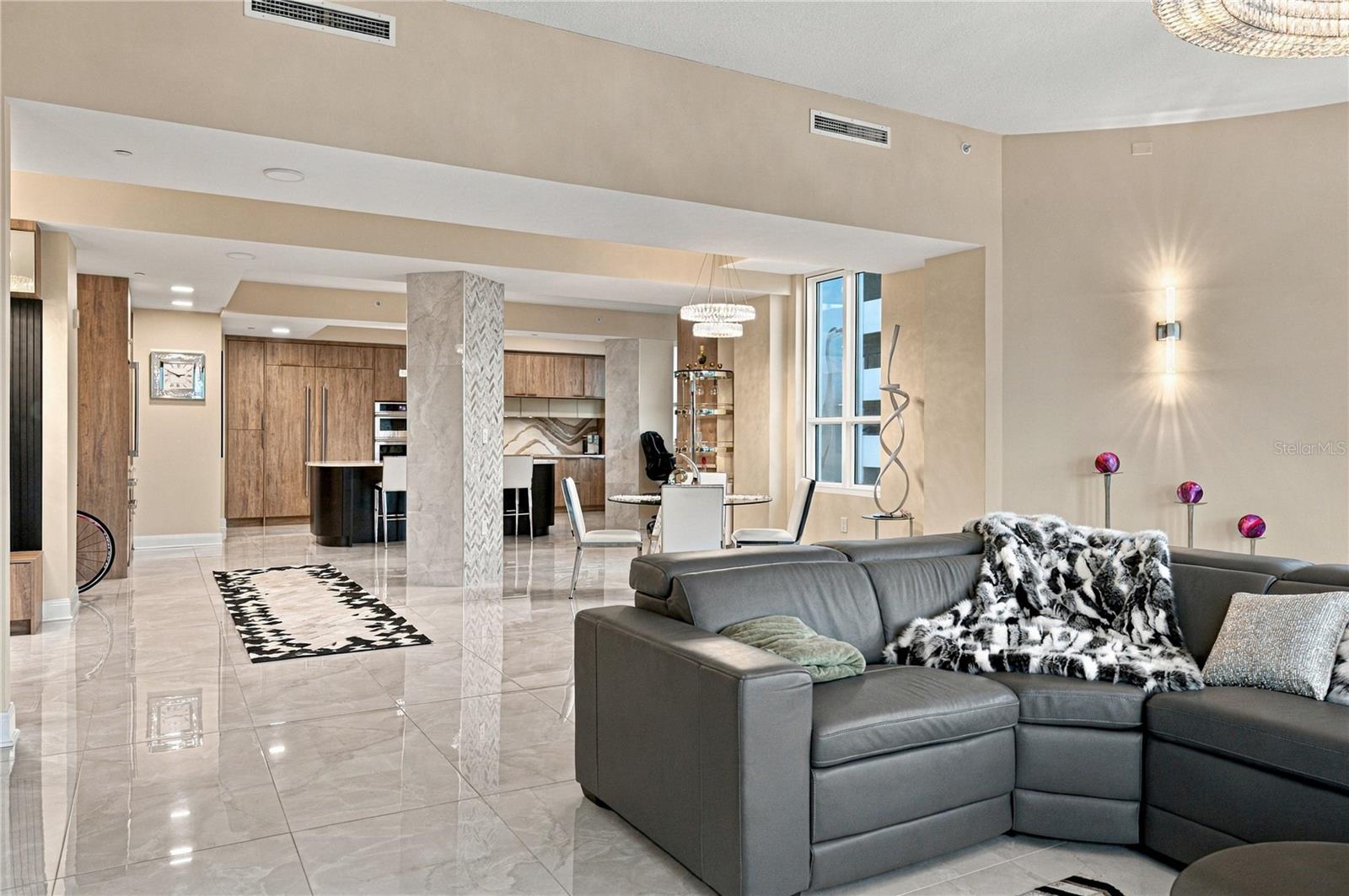 450 KNIGHTS RUN AVENUE, #405, Tampa, FL 33602